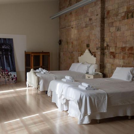 Flora Bed & Breakfast Banyoles Ngoại thất bức ảnh