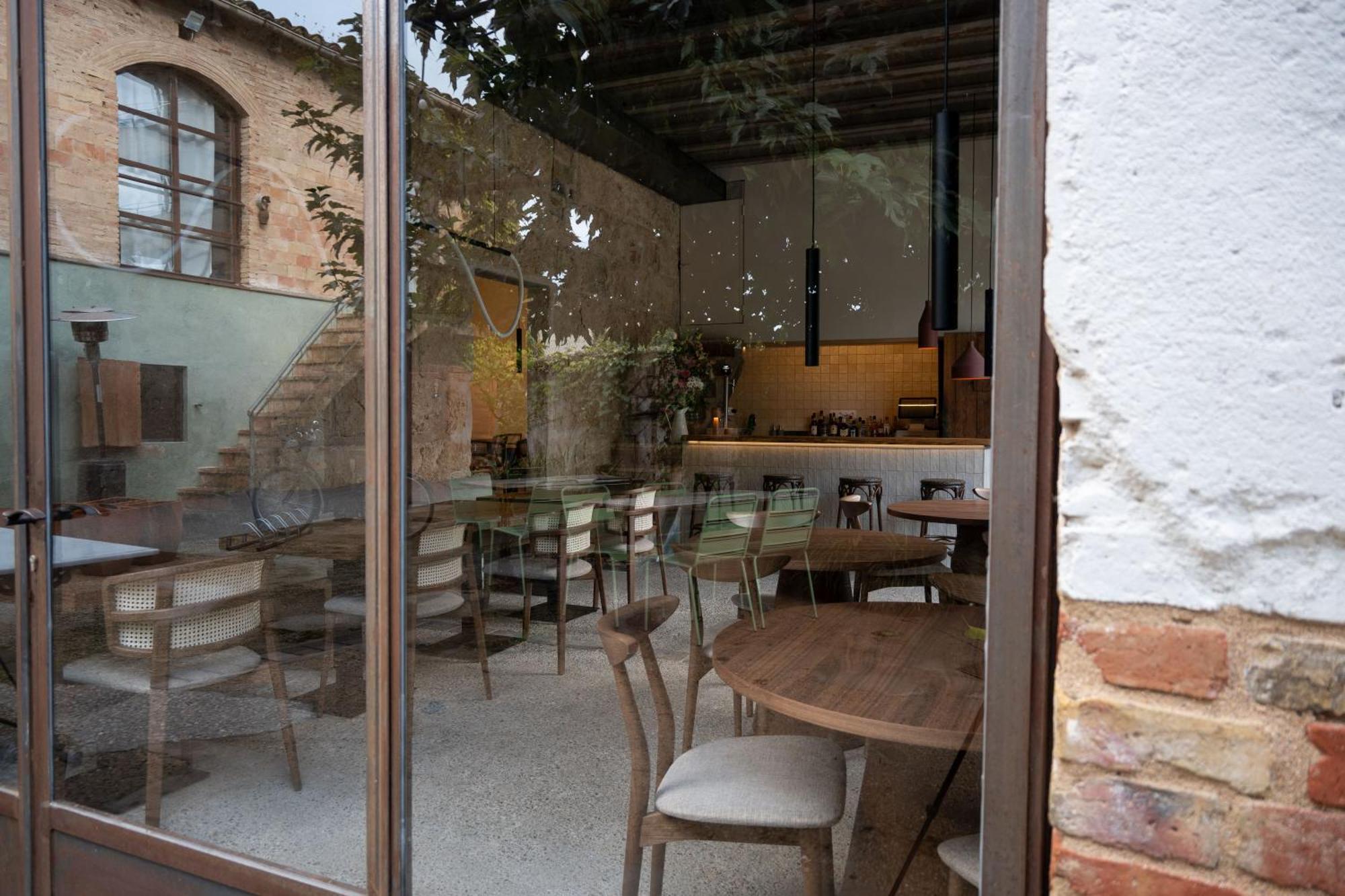 Flora Bed & Breakfast Banyoles Ngoại thất bức ảnh