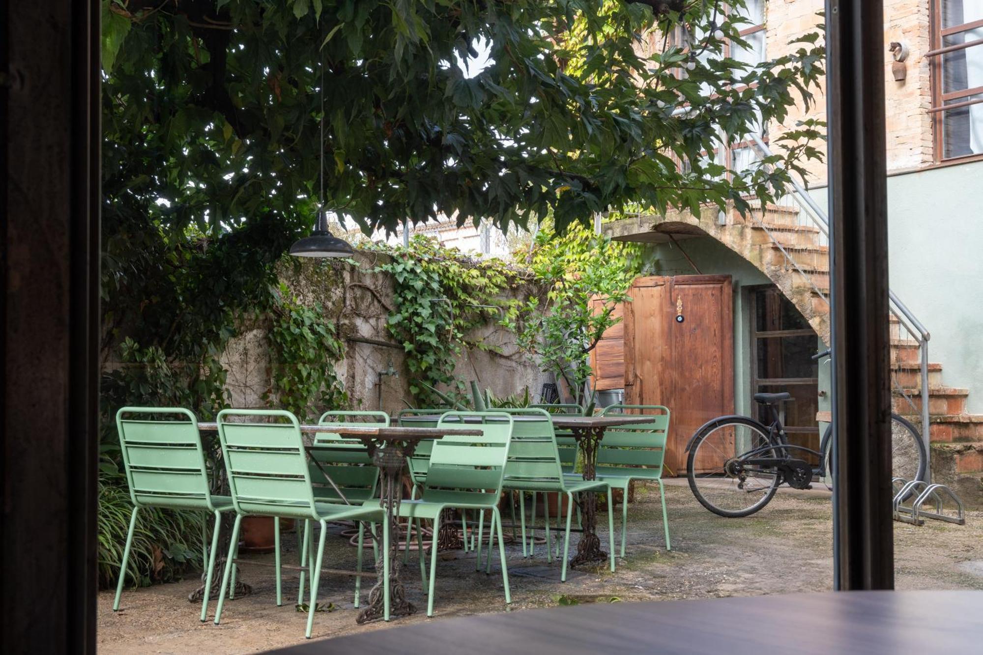 Flora Bed & Breakfast Banyoles Ngoại thất bức ảnh