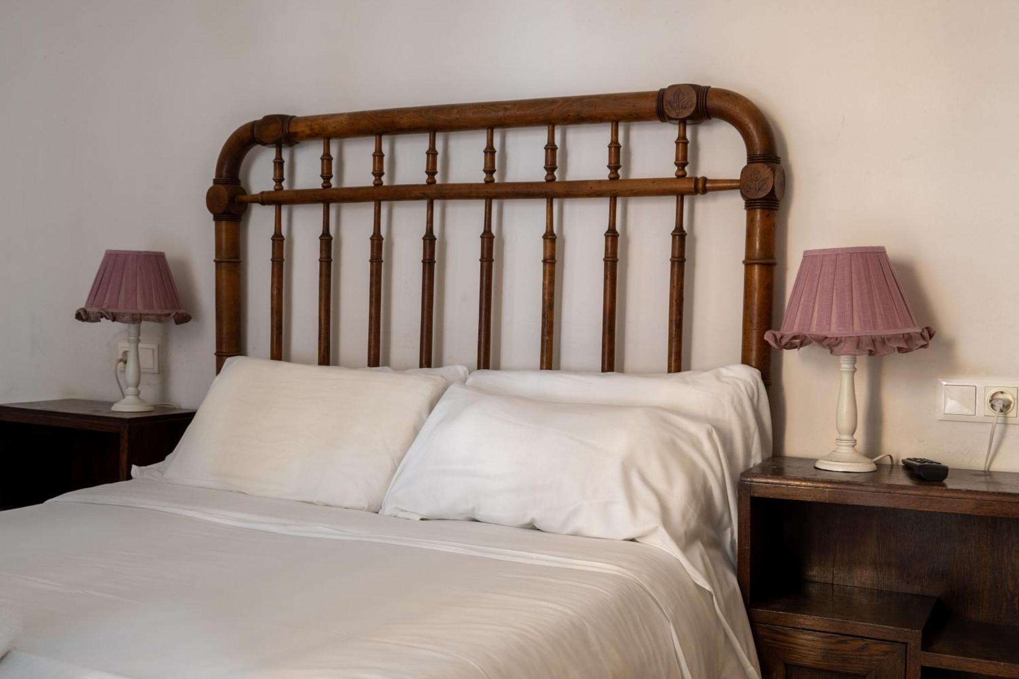 Flora Bed & Breakfast Banyoles Ngoại thất bức ảnh