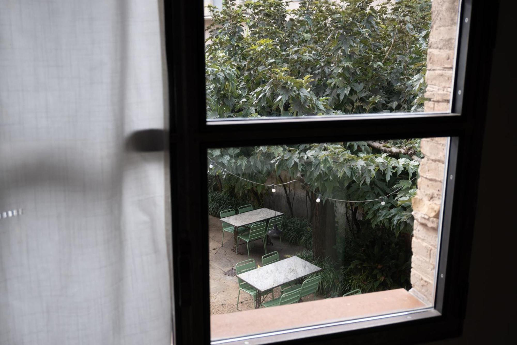 Flora Bed & Breakfast Banyoles Ngoại thất bức ảnh